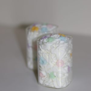 Crispy Oat Ring candles that are White Peach & Oolong scented. Made with soy wax, bee wax and a cotton wick that burns for a long time.